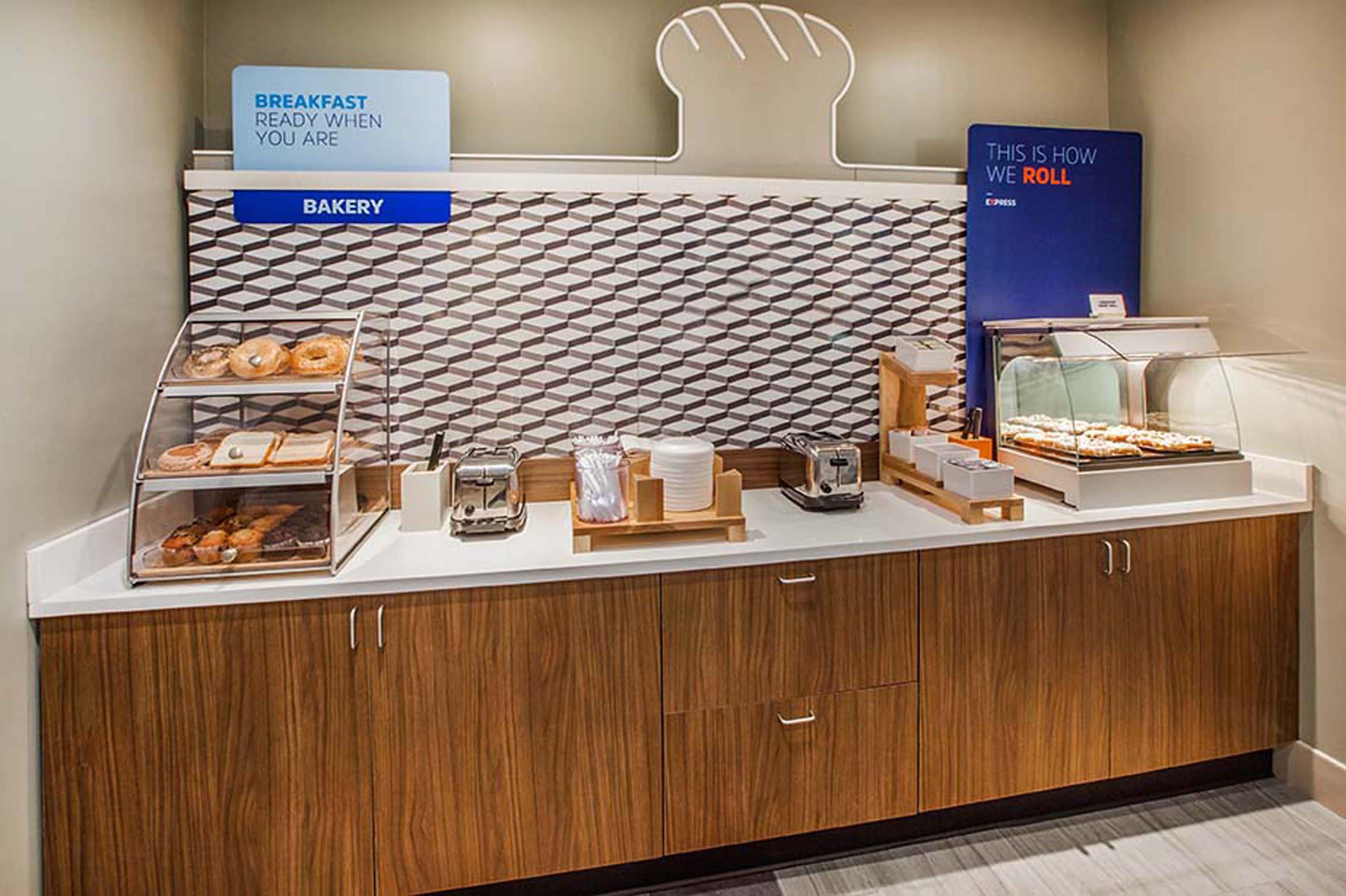 Holiday Inn Express Hotel & Suites Norfolk Airport By Ihg Экстерьер фото